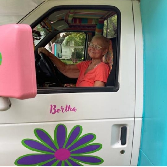 🌸✌️♥️& Bertha T-shirts Daisy Yellow Sizes Sm-3x 🛍️😊 - Picture 4 of 8